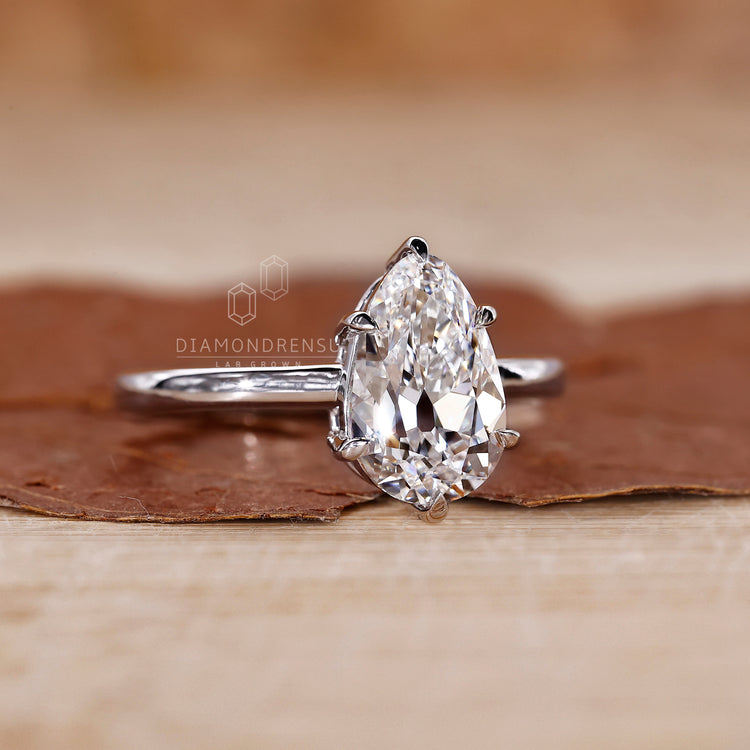 Handmade pear shaped engagement ring in white gold.
