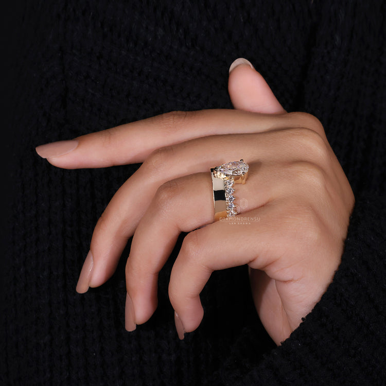 Round Cut Diamond Ring with a sleek, timeless appearance.