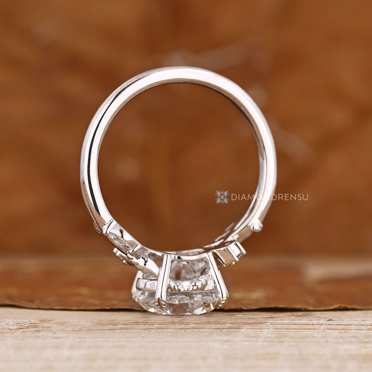 Diamondrensu handmade ring with marquise and round side stones.