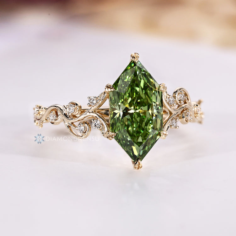 Handmade green Dutch marquise engagement ring by Diamondrensu.