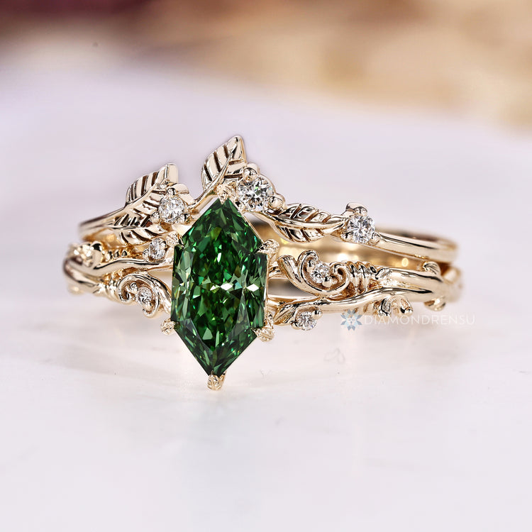 Dutch marquise bridal set with a round cut band.