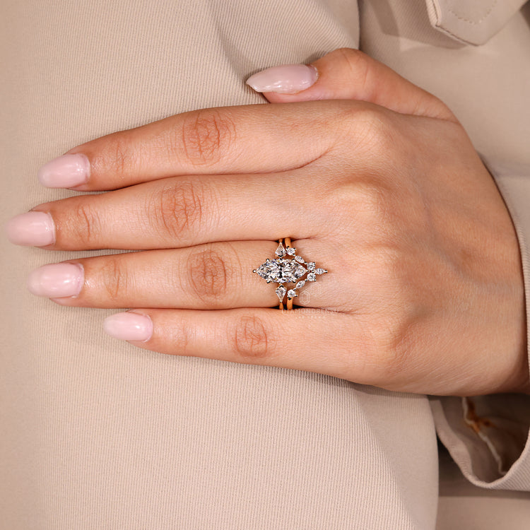 Diamondrensu presents a marquise cut wedding ring with kite side stones.