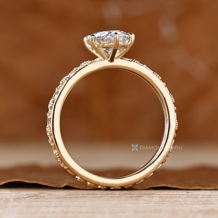 IGI certified nature inspired diamond ring.