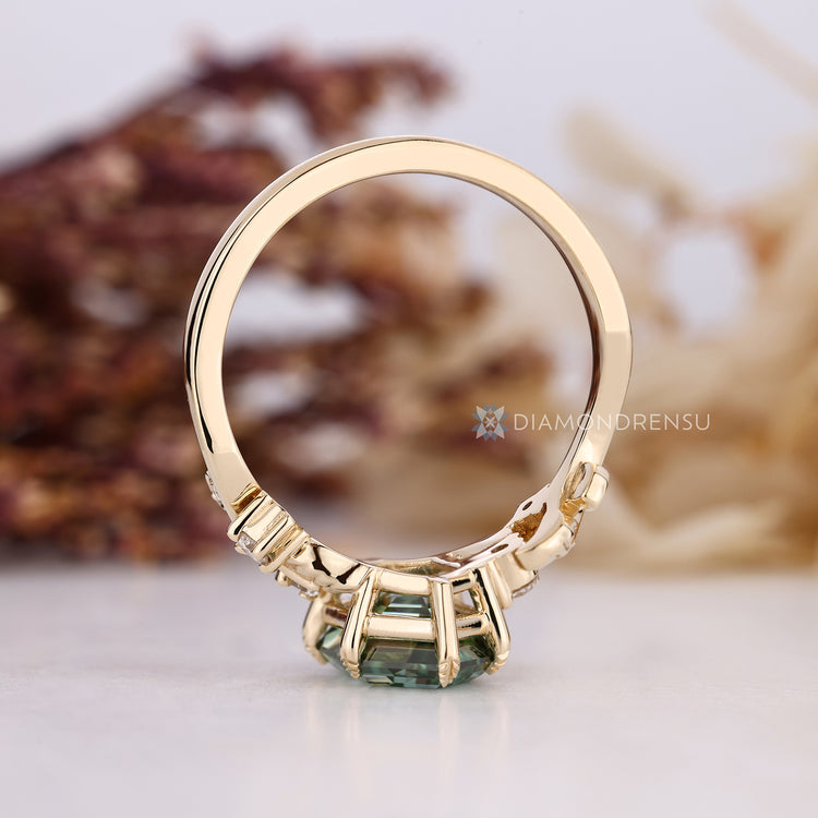 Diamondrensu handmade hexagon diamond ring with round side stones.