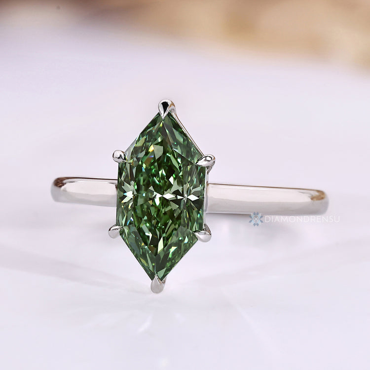 Diamondrensu Dutch marquise ring with lab grown green diamond.