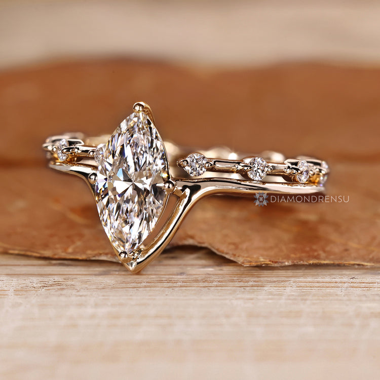 Distance pave pairs with the round band.