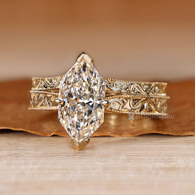 Handmade Dutch marquise bridal set by Diamondrensu.