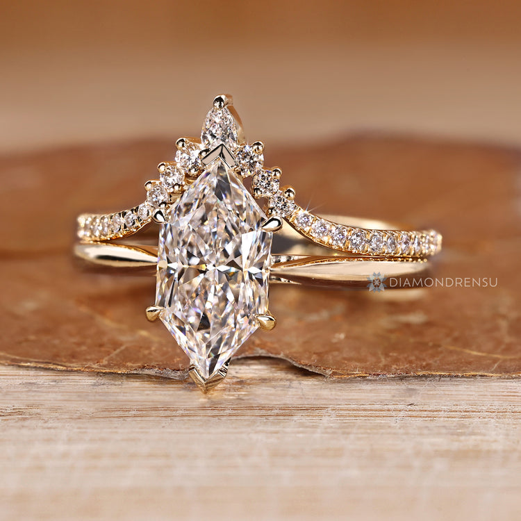 Wedding ring with four claw prong setting