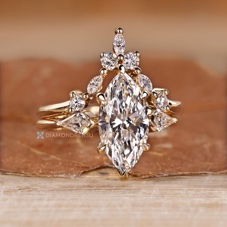 Tapered shank complements the three stone style.