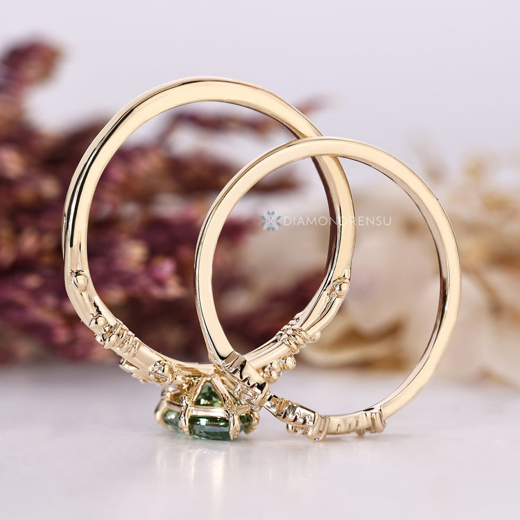 Handmade green Dutch marquise bridal set by Diamondrensu.