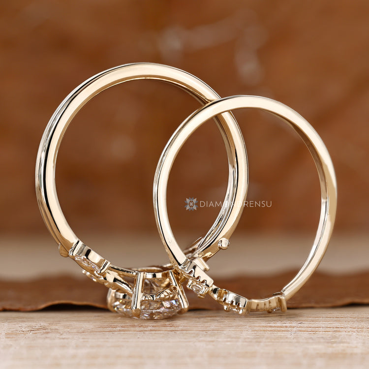 Handmade nature inspired oval bridal set by Diamondrensu.