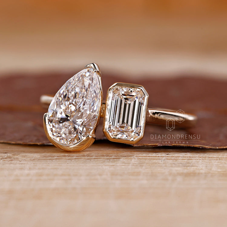 Bezel and v prong toi et moi diamond ring.