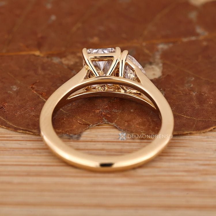 Diamondrensu presents a two stone engagement ring with a split shank.