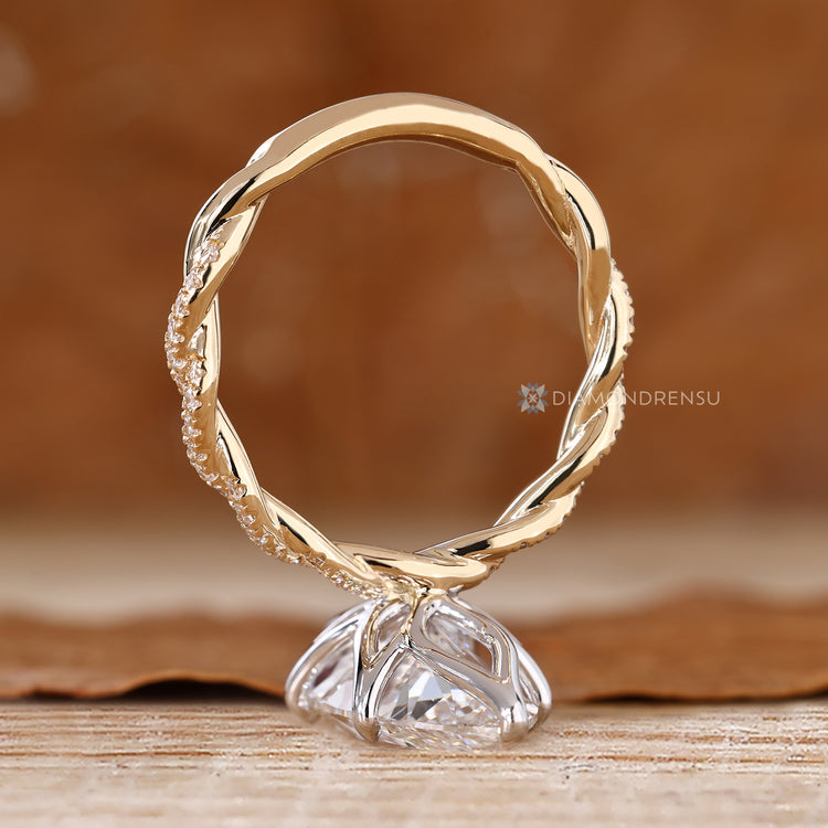 Round accents complement the twisted shank.