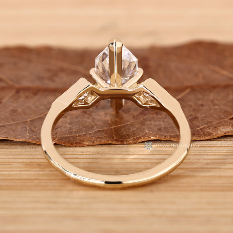 Handmade Dutch marquise diamond ring by Diamondrensu.