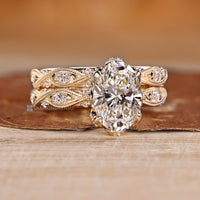 Milgrain details paired with marquise and round side stones.