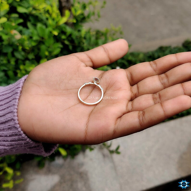 Diamondrensu ring brings sophistication and quality.