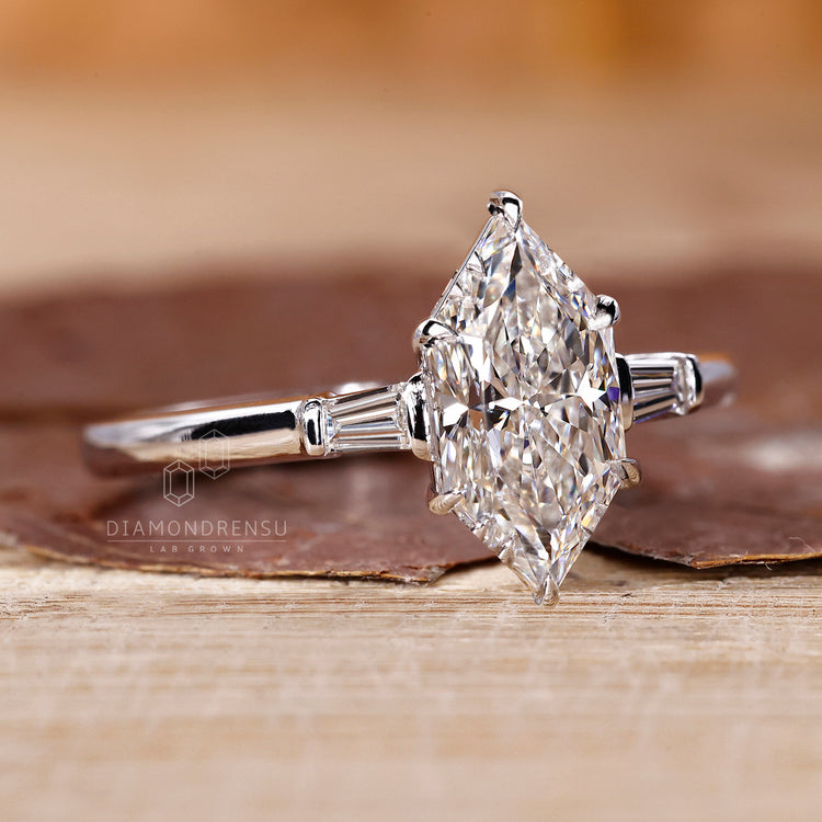 Stylish white gold ring showcasing timeless sophistication.
