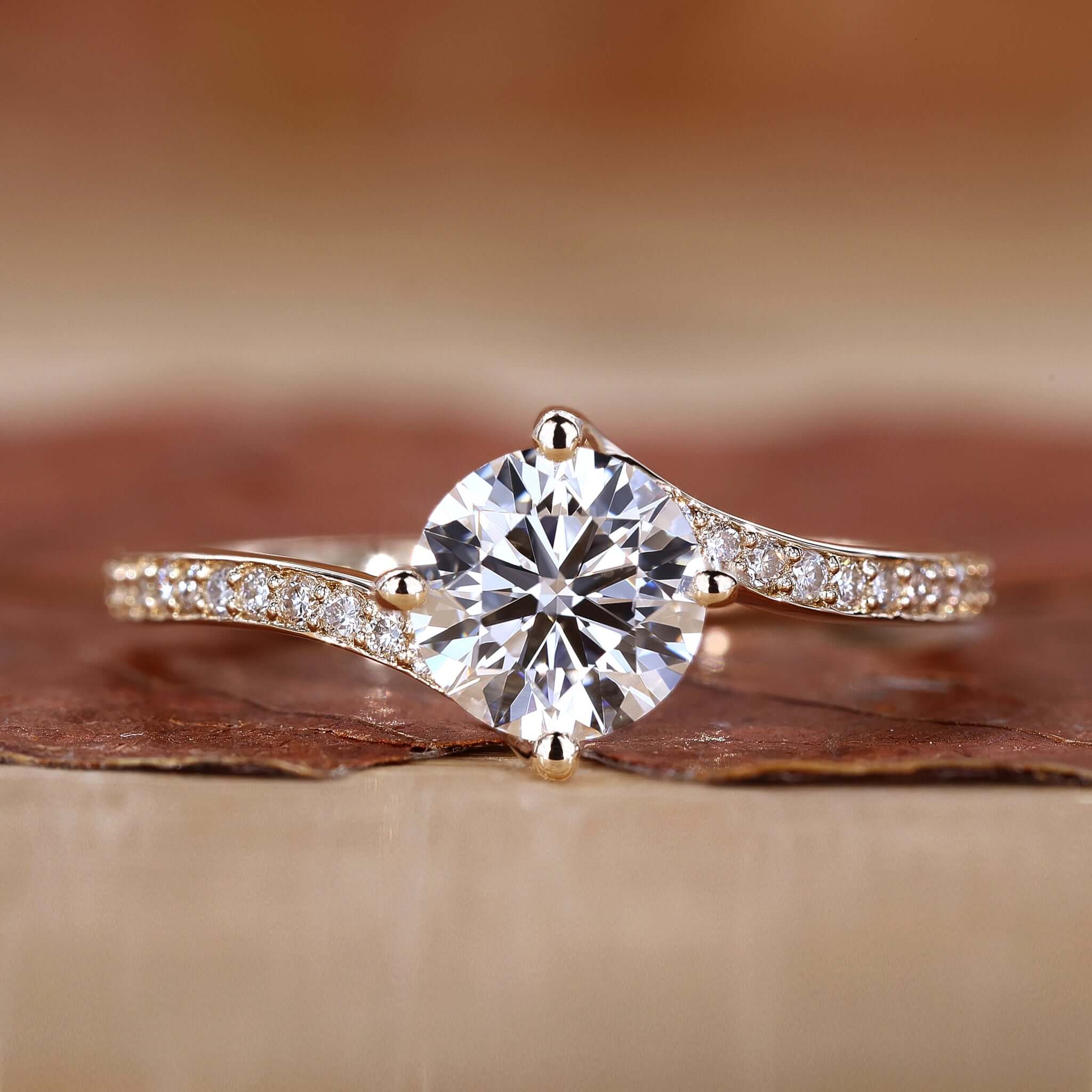 Unique Round Cut Engagement Rings