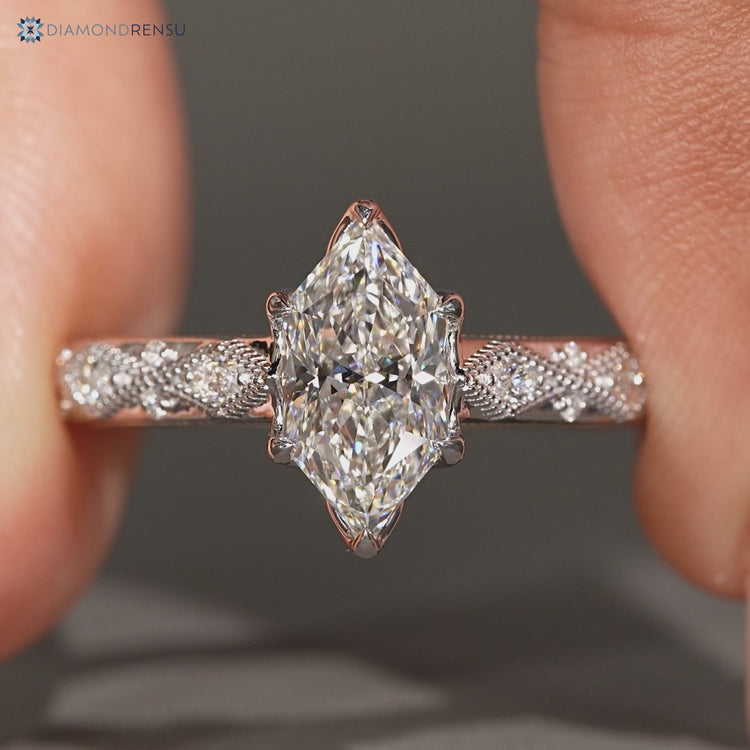 Handmade Dutch marquise ring by Diamondrensu with milgrain details.