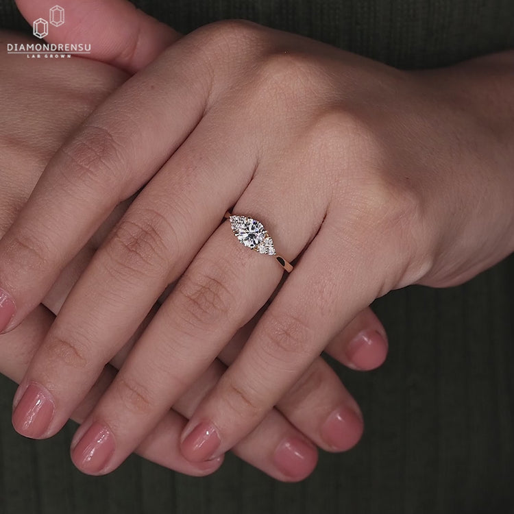 Lab grown diamond engagement ring