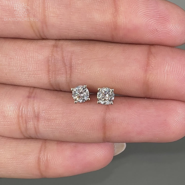 Shimmering round diamond stud earrings for every occasion.