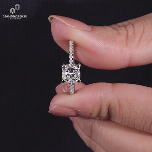 Lab grown diamond engagement ring