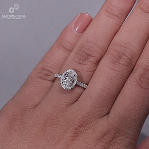 Lab grown diamond engagement ring
