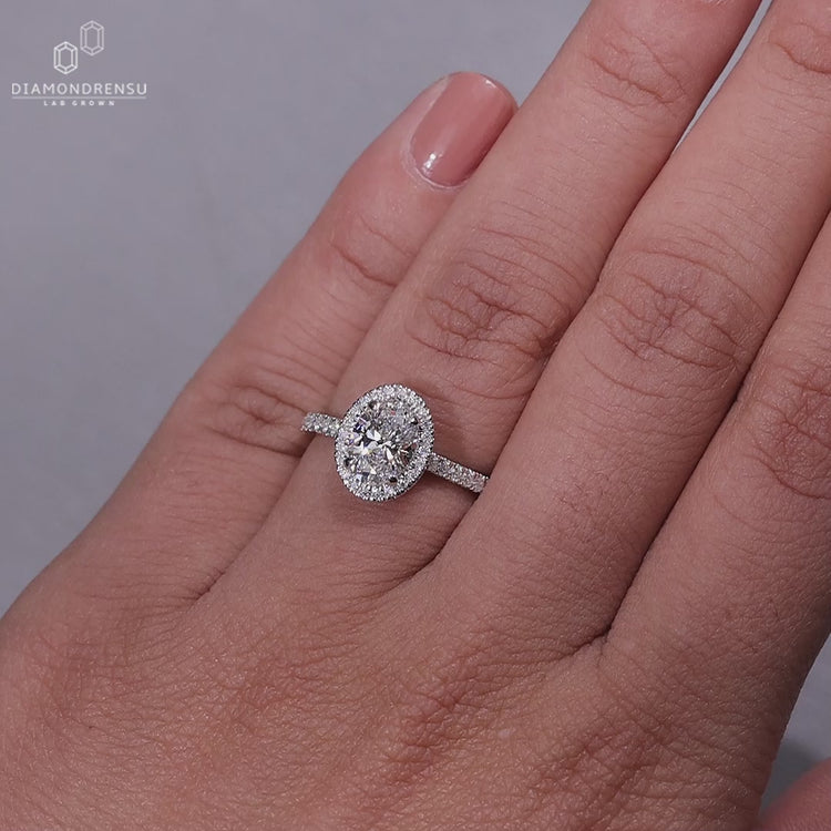 Lab grown diamond engagement ring
