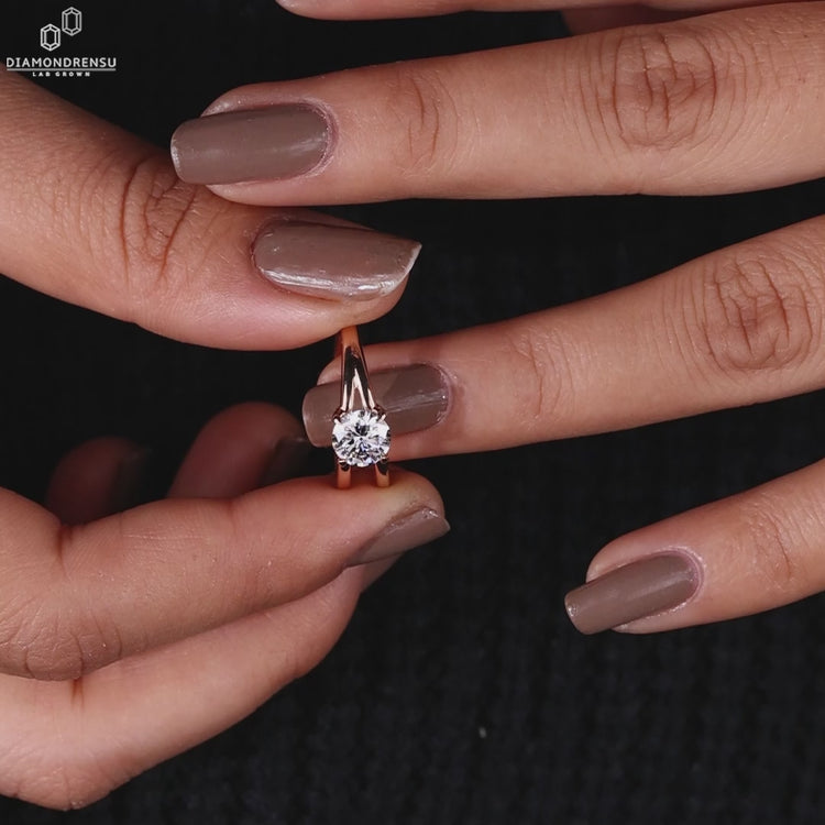 Lab grown diamond engagement ring
