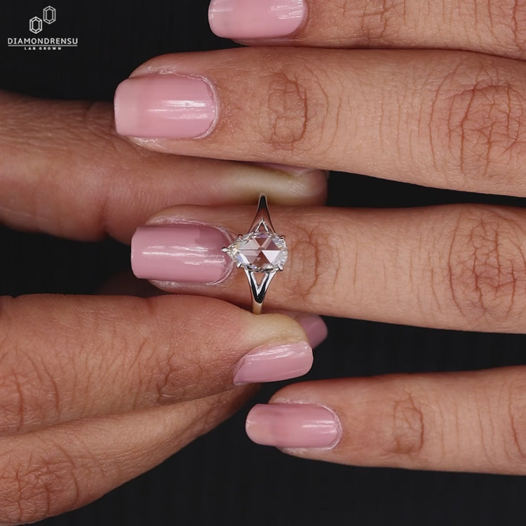 White Gold Engagement Ring featuring timeless elegance.