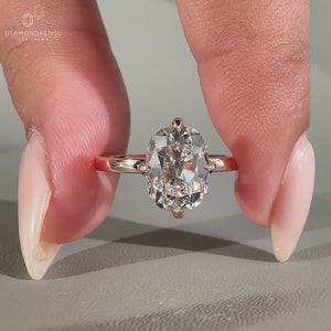 Lab grown diamond engagement ring