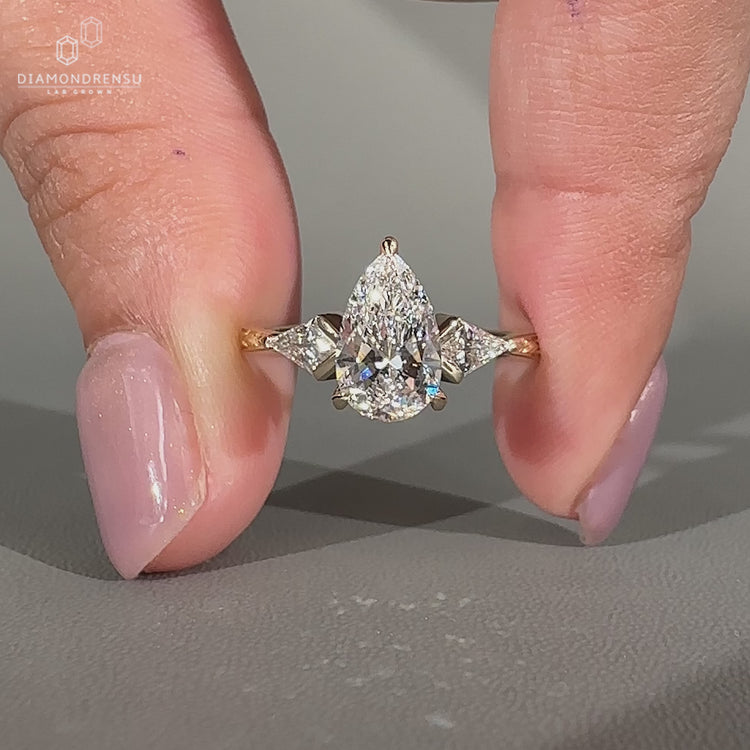 Lab Grown Diamond pear cut engagement ring with kite side stone.
