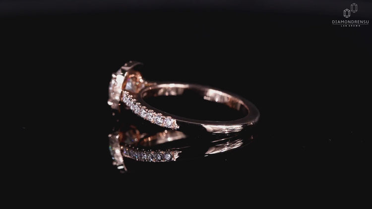Lab grown diamond engagement ring
