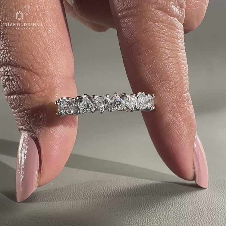 IGI Certified diamonds ensuring authenticity and quality.
