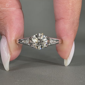 Round cut diamond handmade jewelry IGI certified buy engagement ring.
