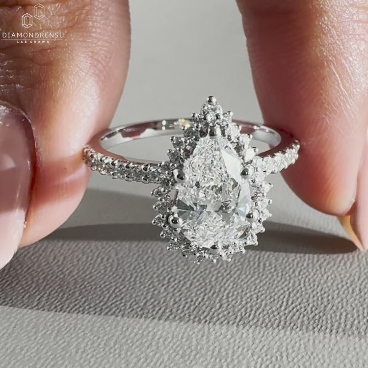 Lab grown diamond engagement ring