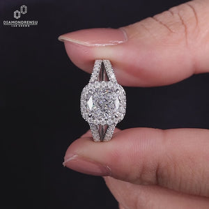 Lab grown diamond engagement ring