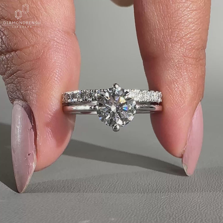 Round Diamond Bridal Set with elegant round diamond wedding band.
