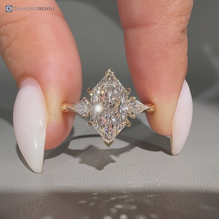 Handmade Dutch marquise trilogy diamond ring by Diamondrensu.