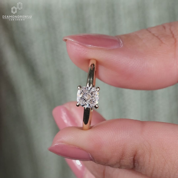 Lab grown diamond engagement ring