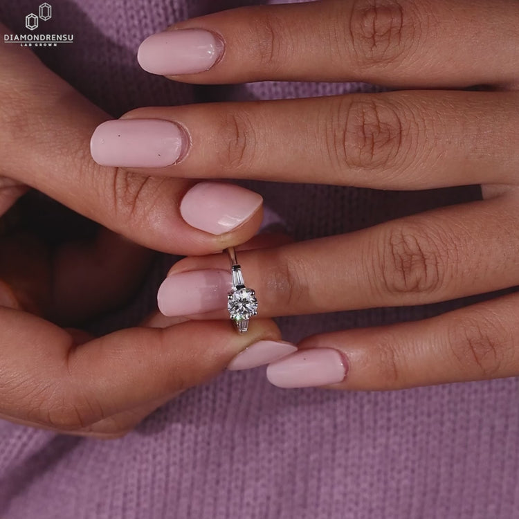 Lab grown diamond engagement ring