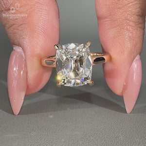 Lab grown diamond in diamondrensu engagement ring.
