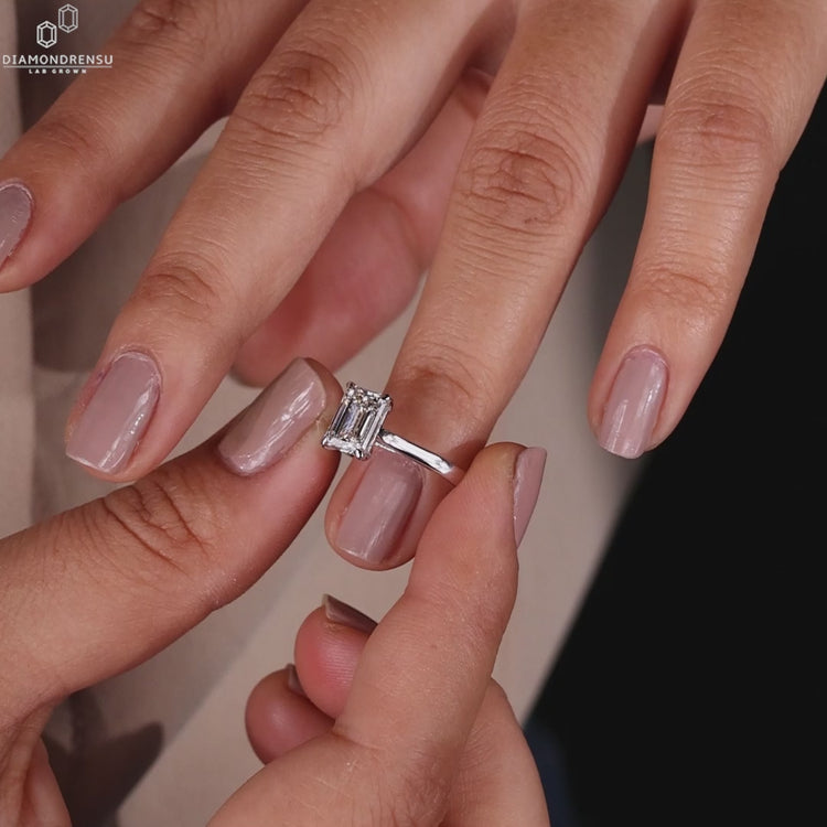 Lab grown diamond engagement ring