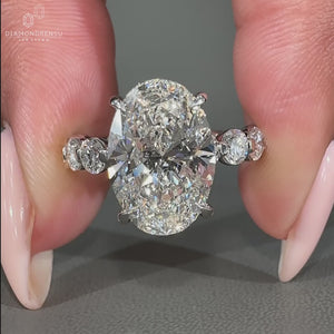 Round diamond band offering brilliance and shine for your special moments.
