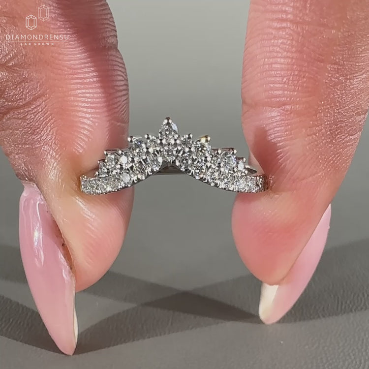 Round diamond wedding band in elegant white gold
