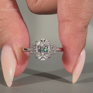 Muse Setting Oval Diamond Engagement Ring showcasing brilliance.
