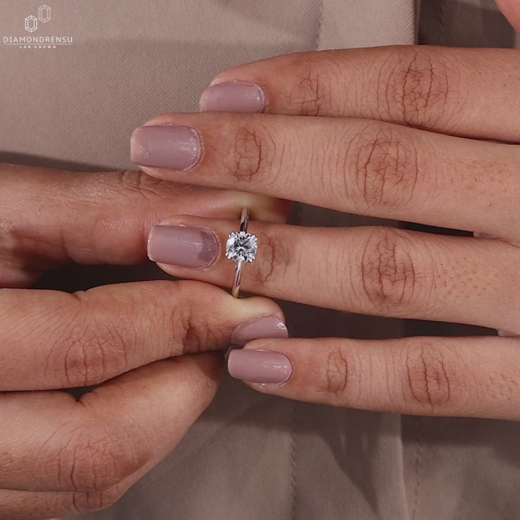 Lab grown diamond engagement ring