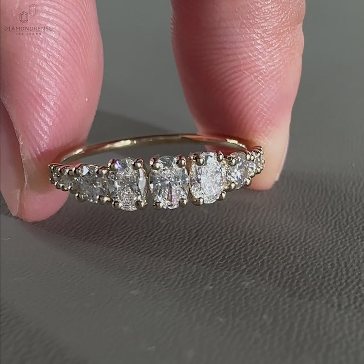 oval lab grown diamond band