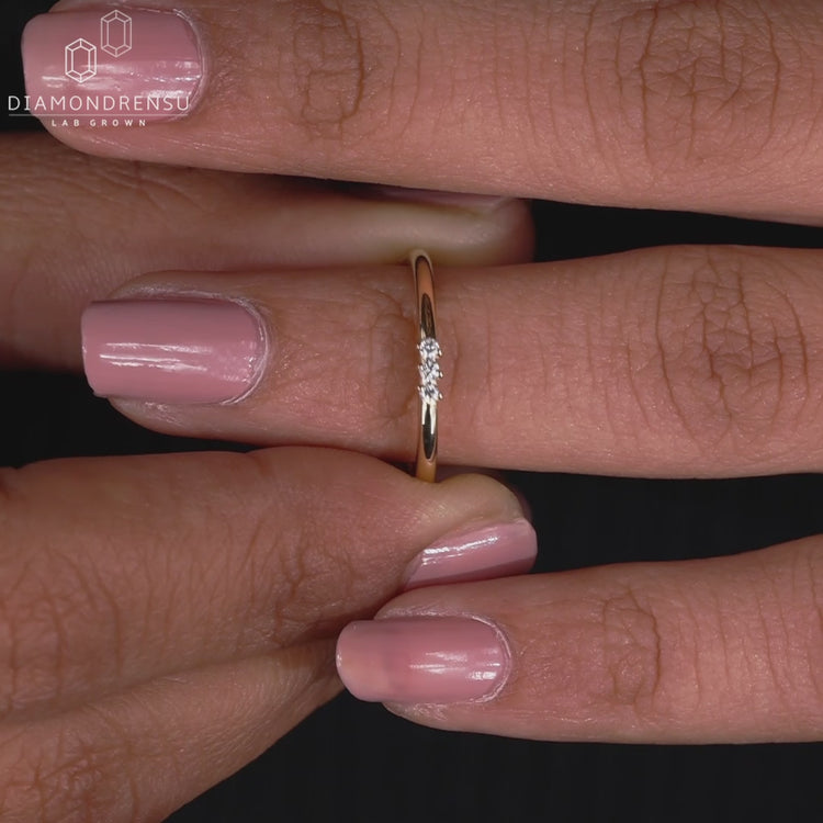 Diamondrensu Wedding Band with a unique and sophisticated style.